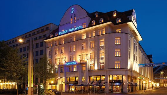 Eingang Park Hotel Leipzig