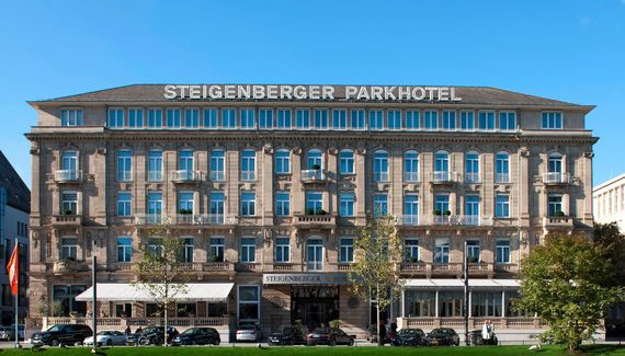 Eingang Steigenberger Parkhotel