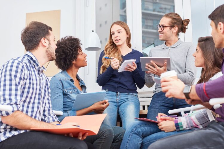 Vertriebstraining: Praxisarbeit für Akquise, Gesprächsführung und Kundenbindung